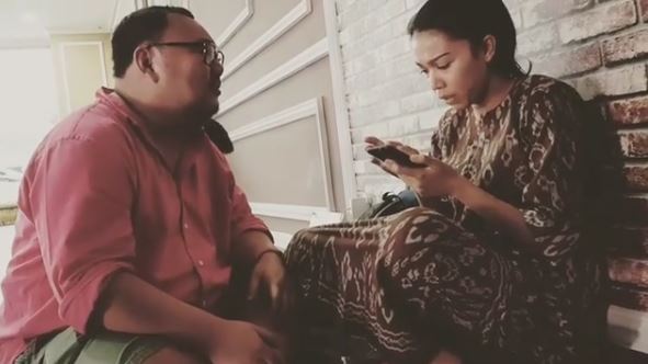 (#mohonterasa) Michael Ang Dan Sakinah Buat Video Pasal Siapa Tu?