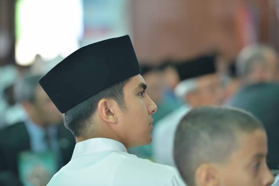 [GAMBAR] ‘Ingatkan YB Nikah Tadi’- Ini Respon Netizen Bila Nampak Syed Saddiq Pakai Baju Melayu