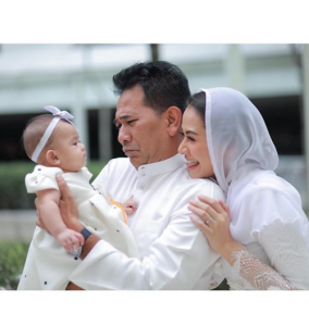 [GAMBAR] “Comelnya Baby Dengan Mak Baby Ni…” – Netizen Puji Majlis Akikah Puteri Sulung Shima Anuar