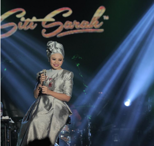 [VIDEO] “Allah Pernah Tarik Nikmat Suara, Tetapi Dia Anugerahkan Sisi Lain Yang…,” – Sarah Raisuddin