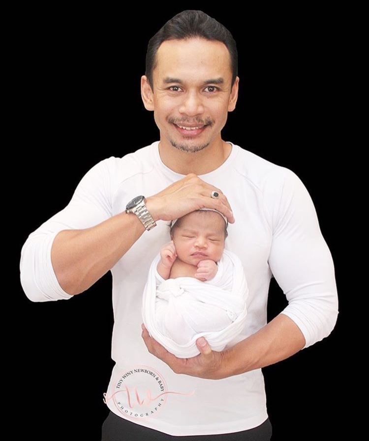 [GAMBAR] Photoshoot Puteri Memey Suhaiza dan Norman Hakim, Comelnya!