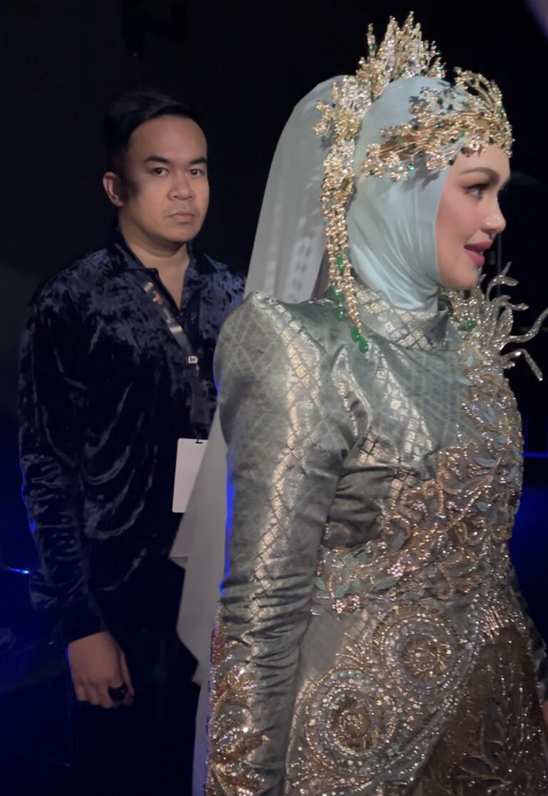 “Datuk K Beri ‘Thumbs Up’, Kata Cantik,” - Ezuwan Ismail Reka Baju ...