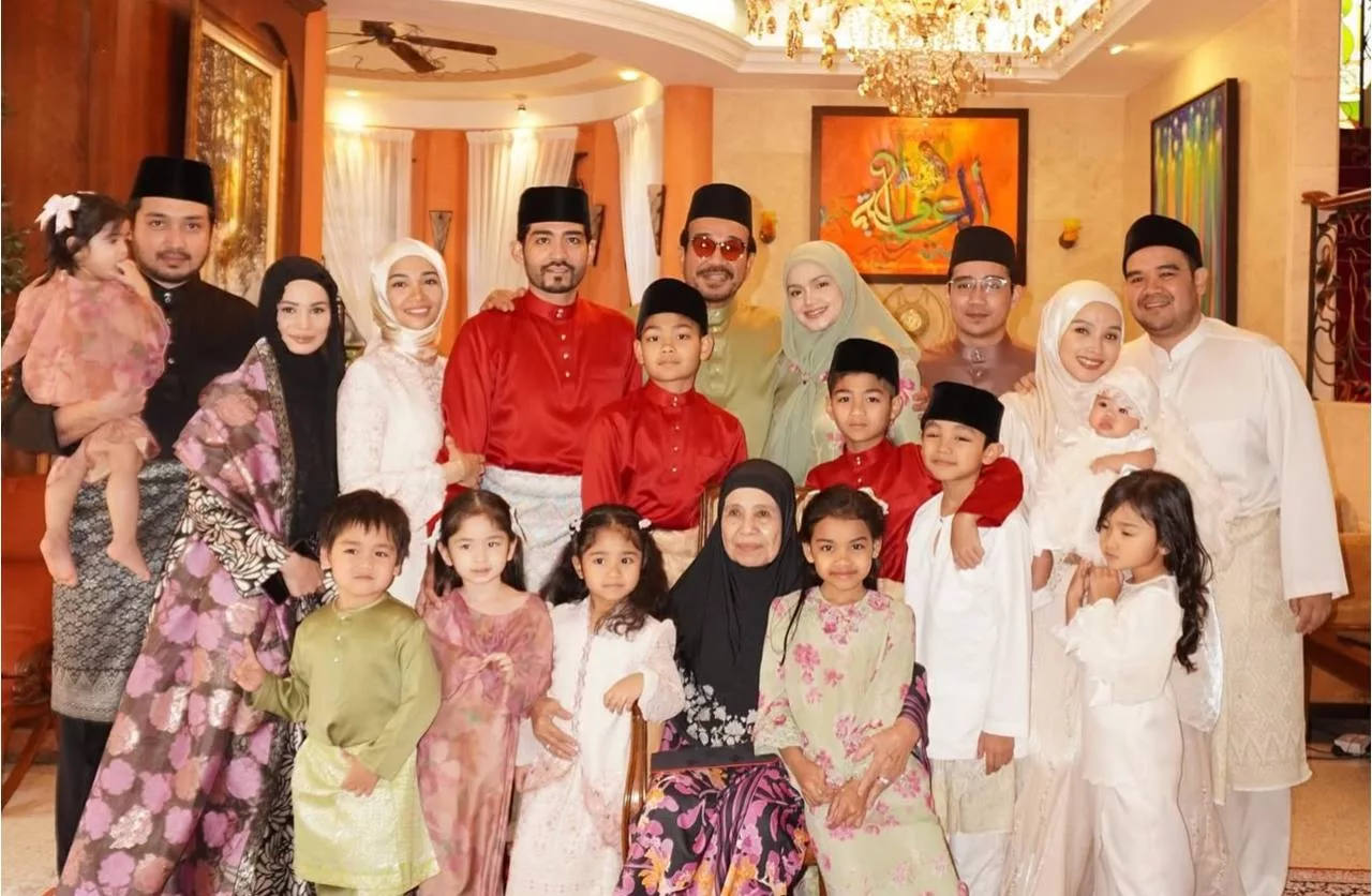Aazief Khalid Syukur Miliki Ibu Bapa Kandung & Tiri Penyayang, Tak Abai Tanggungjawab Pada Anak