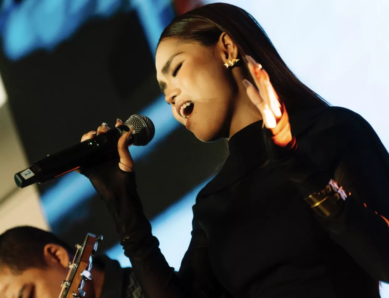 Ade Govinda Puji Bella Astillah – “Tak Ramai Wanita Yang Mampu Menunjukkan Ketabahan, Komitmen Sepertinya.”