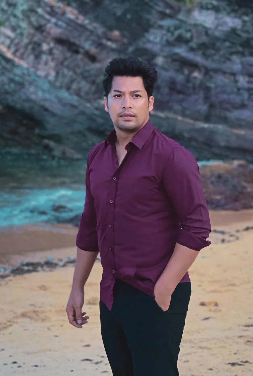 “Mungkin Ini Hanya Side Job, Gaji Influencer Lebih Besar,” – Kamal Adli Tegur ‘Budak Baru’ Sibuk Main Telefon Di Set!