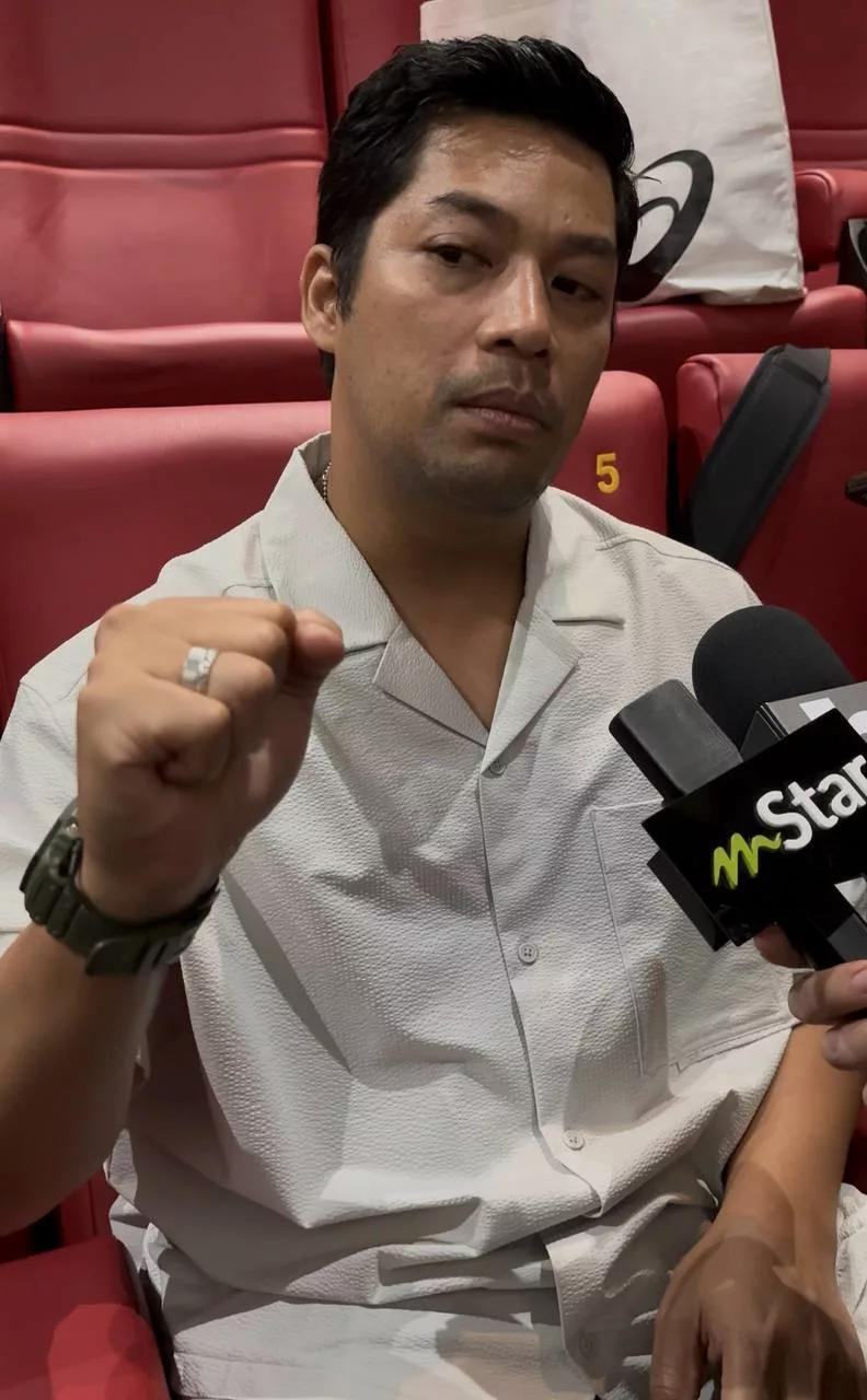 “Mungkin Ini Hanya Side Job, Gaji Influencer Lebih Besar,” – Kamal Adli Tegur ‘Budak Baru’ Sibuk Main Telefon Di Set!
