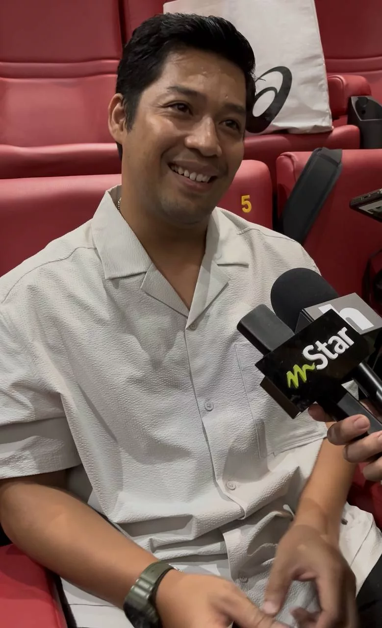 “Mungkin Ini Hanya Side Job, Gaji Influencer Lebih Besar,” – Kamal Adli Tegur ‘Budak Baru’ Sibuk Main Telefon Di Set!