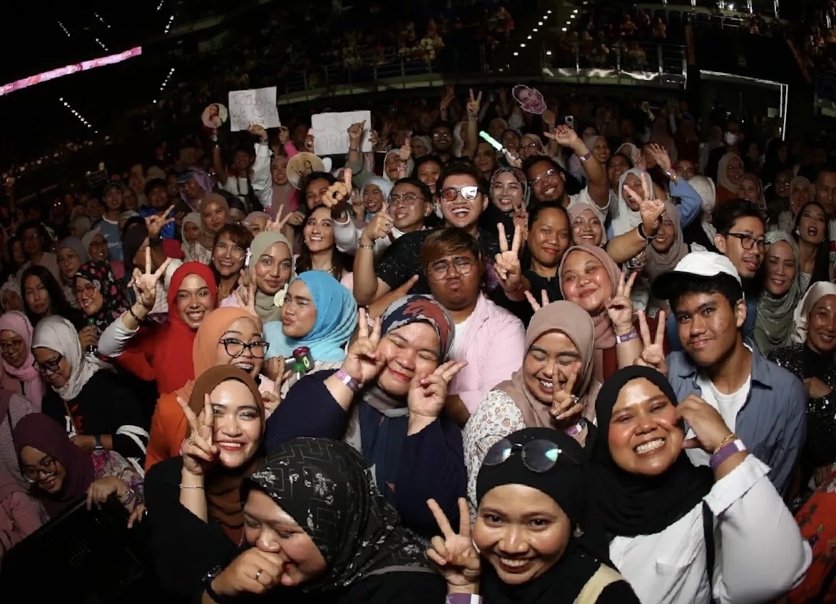Hael Husaini Nyanyi Lagu Raya, Peminat Bersorak Bila Tiba ‘Part’ Siti Nurhaliza & Gurau Dengan Ariel Noah, Konsert Rossa Masih Diperkatakan!