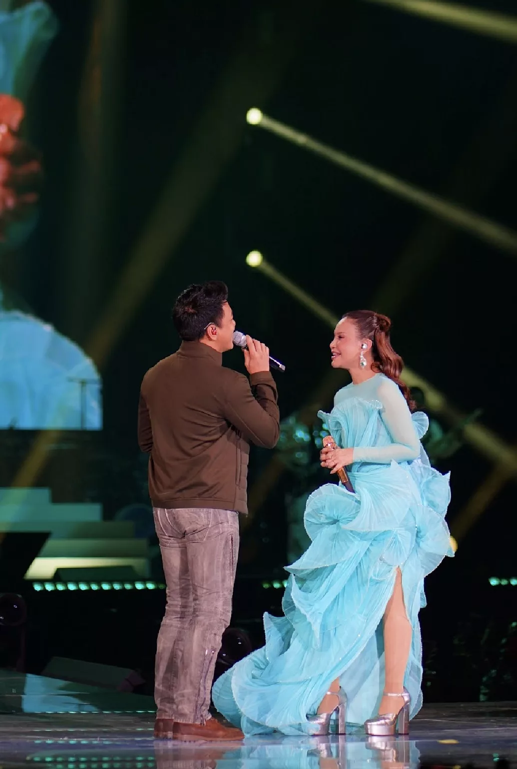 Hael Husaini Nyanyi Lagu Raya, Peminat Bersorak Bila Tiba ‘Part’ Siti Nurhaliza & Gurau Dengan Ariel Noah, Konsert Rossa Masih Diperkatakan!