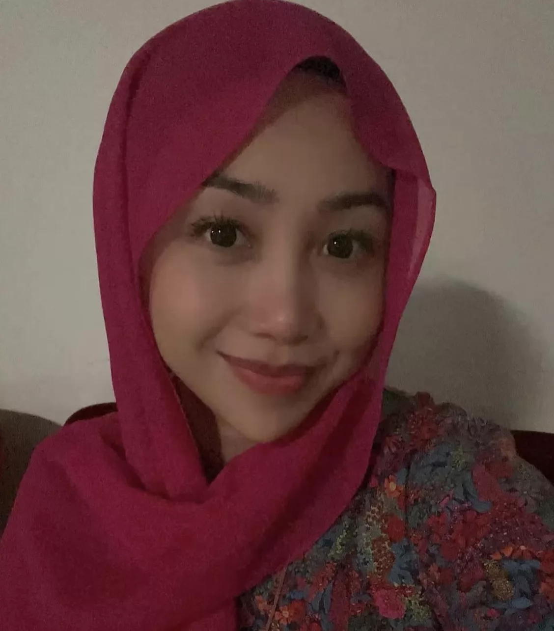 “Moga Terus Bahagia Sis…,” – Isteri Fikry Ibrahim Kongsi Foto Berpegangan Tangan, Netizen Rasa Lega