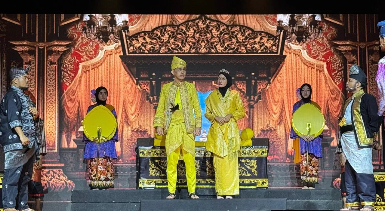 Srikandi Melayu Mengisi Panggung Bangsawan, Pengarah Optimis – “Penonton Akan Tahu Di Mana Kubur Tun Fatimah Pada Hujung Persembahan.”
