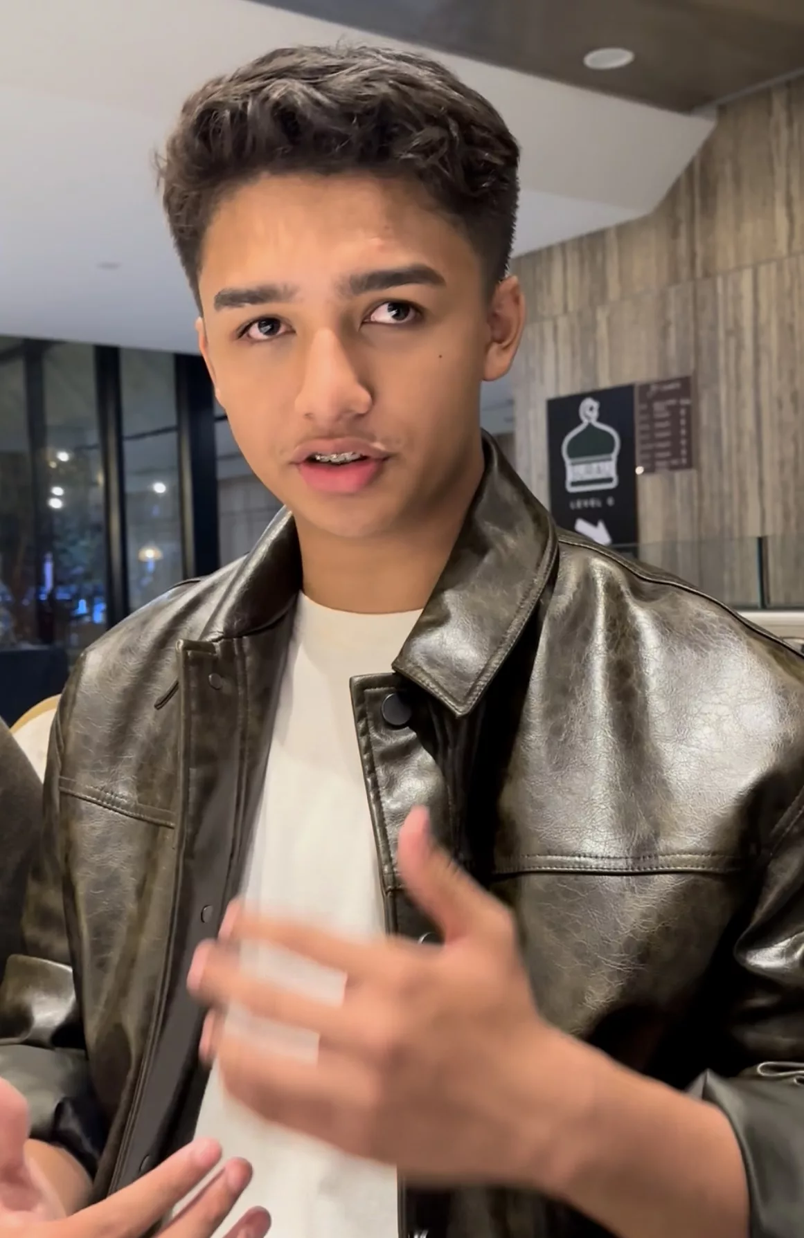 Ammar Ahyan ‘Tag-Team’ Dengan Aliff Syukri Buat ‘Live’ Jual Barang Hingga Viral – “Saya Tak Selesa Tapi…”