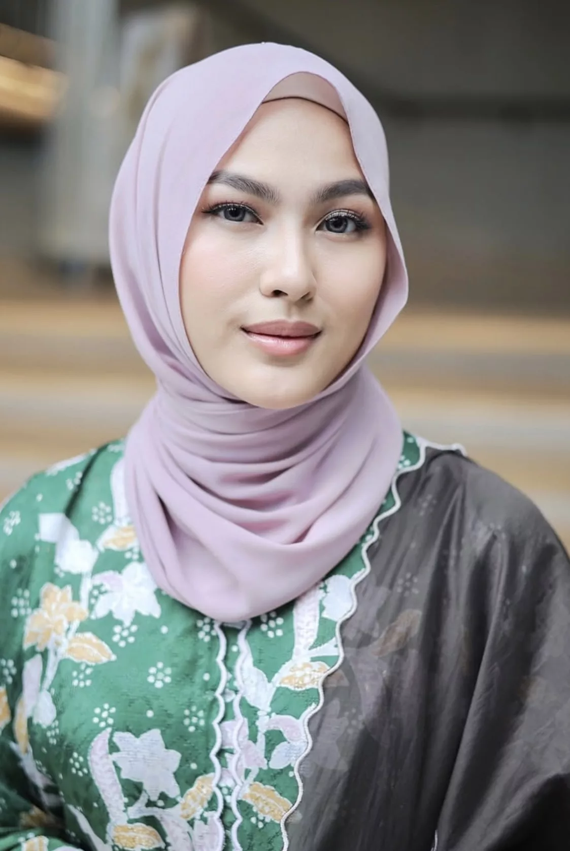 [GAMBAR] “Kita Mungkin Ada Bertelingkah Kadang-Kadang, Tapi…,” – Sedondon Berbaju Songket, Ezlisa Loy Kongsi Momen Indah Resepsi