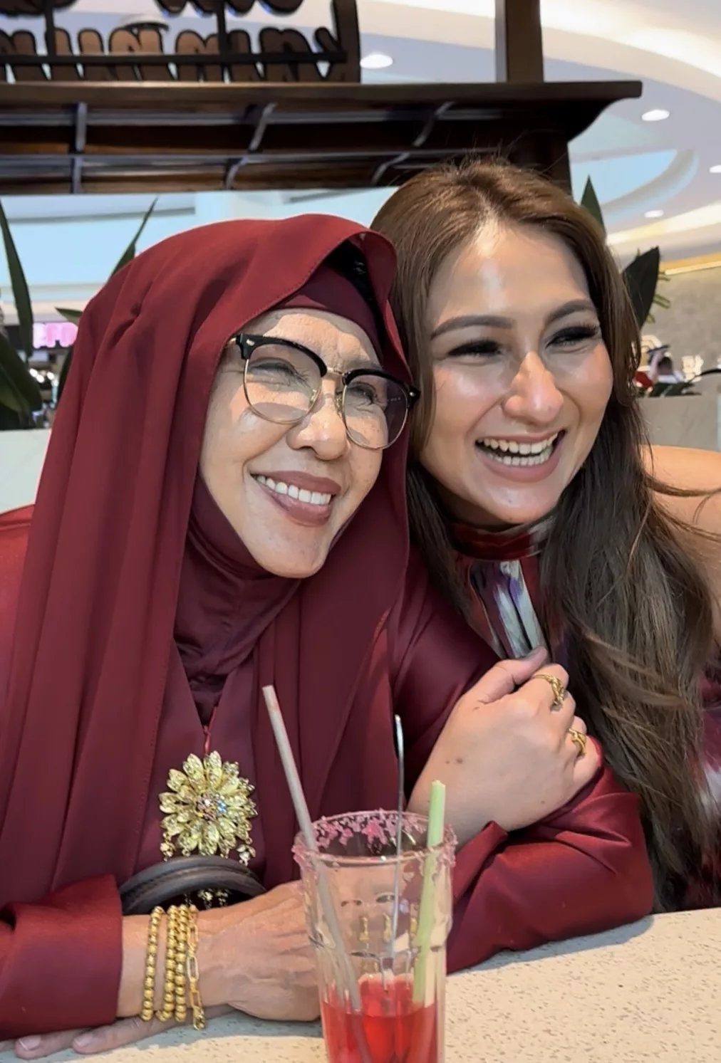 “Ini Syurgaku, Mana Boleh Gaduh” – Kak KM Teman Normah Damanhuri, Jinjit Beg Dekat RM40,000!