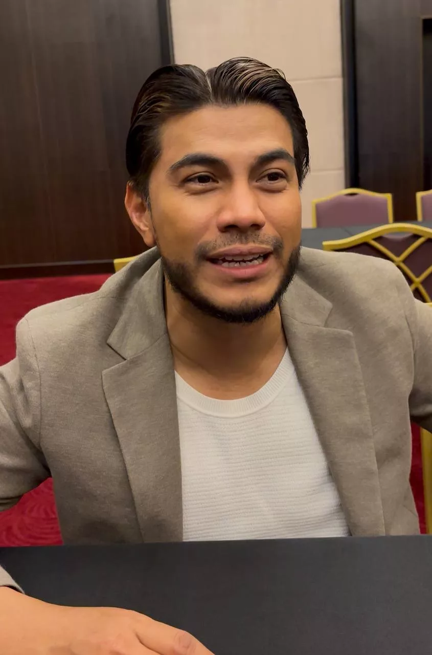 “Bukan Merajuk, Tapi Ini Rezeki Baru” – ‘Pindah Haluan’? Azrel Ismail Seronok Jadi Content Creator