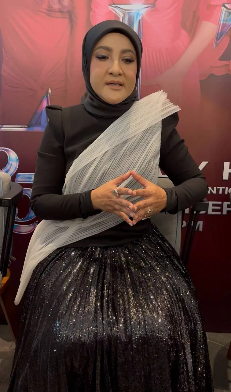 “Ambillah, Makanlah…” – Azza Elite Hulur Rezeki, Sedekah ‘Kotak Makan Kek Za’ Bantu Orang Susah