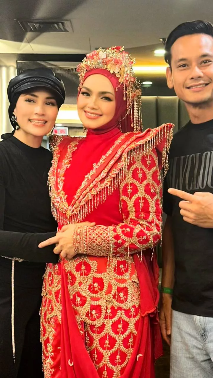 Naik Bas Awam Layan Konsert Tokti, Ramai Puji Sikap Rendah Diri Fasha Sandha – “Artis Yang Merendah Diri, Ramah.”