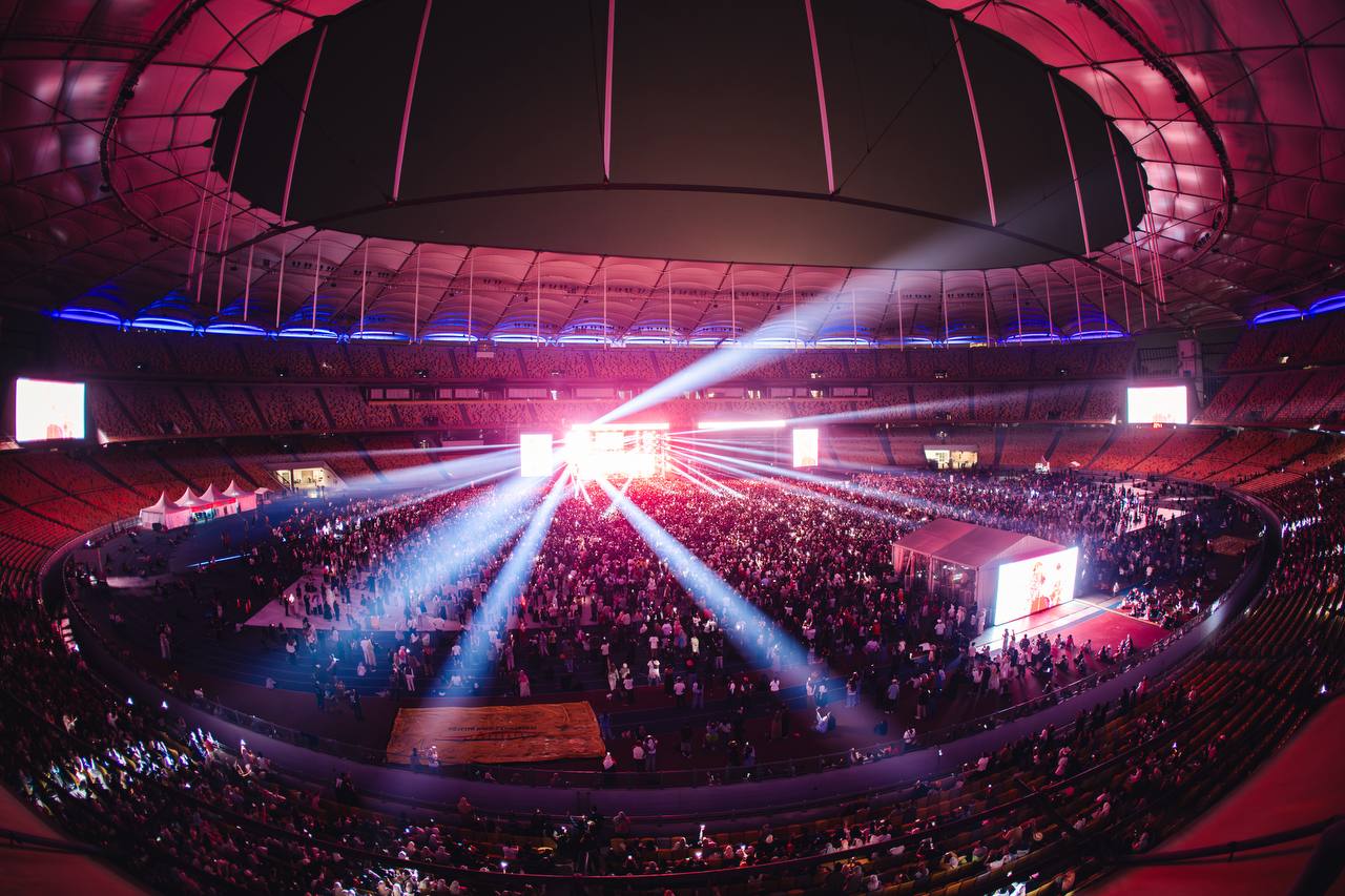 Lebih 25,000 Gegarkan Stadium Bukit Jalil! Sheila On 7 & Barisan Penyanyi Lain Buat Fans ‘Melompat Lebih Tinggi!’
