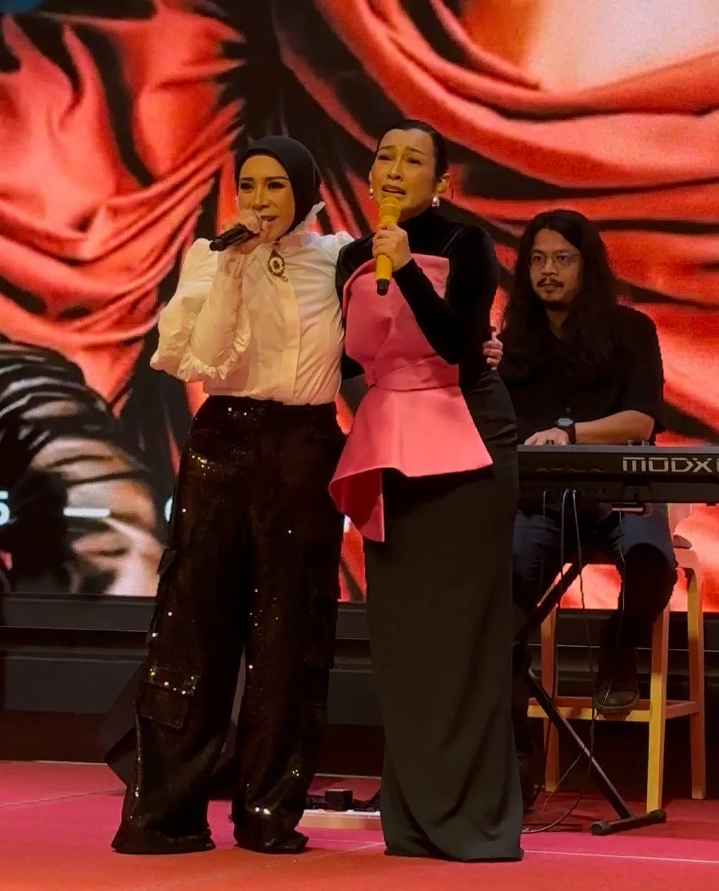 Melly Goeslaw Menitis Air Mata Sebab Misha, Idola Sejak Lagu ‘Pulangkan’ – “Tak Ramai Penyanyi Yang Boleh Menghayati Sesebuah Lagu…”
