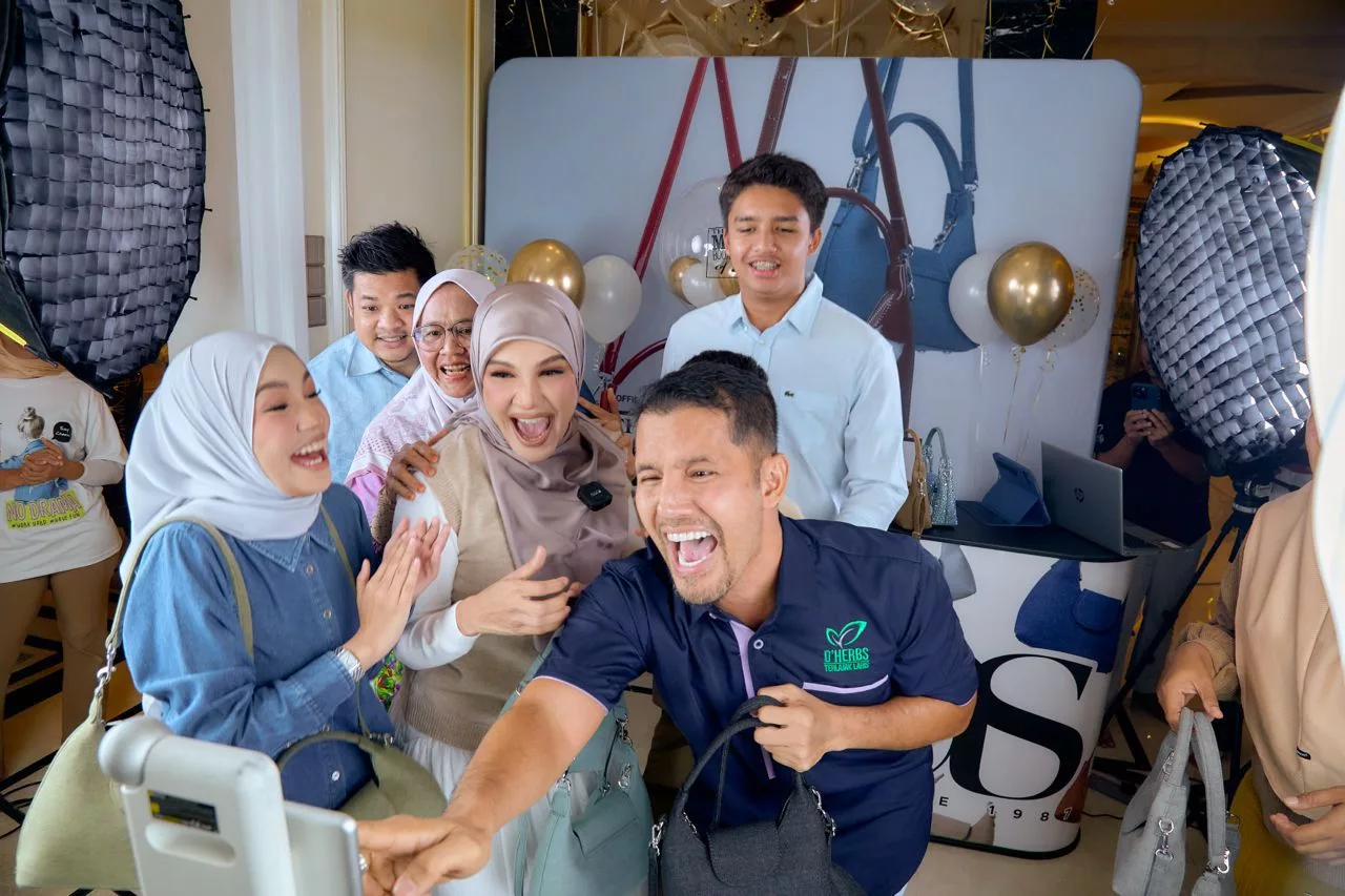 Aliff Syukri Capai Jualan Beg Terpantas Dalam Sejarah, Kaut RM1 Juta Dalam 2 Minit 32 Saat! 7 Aliff Syukri Capai Jualan Beg Terpantas Dalam Sejarah, Kaut RM1 Juta Dalam 2 Minit 32 Saat!