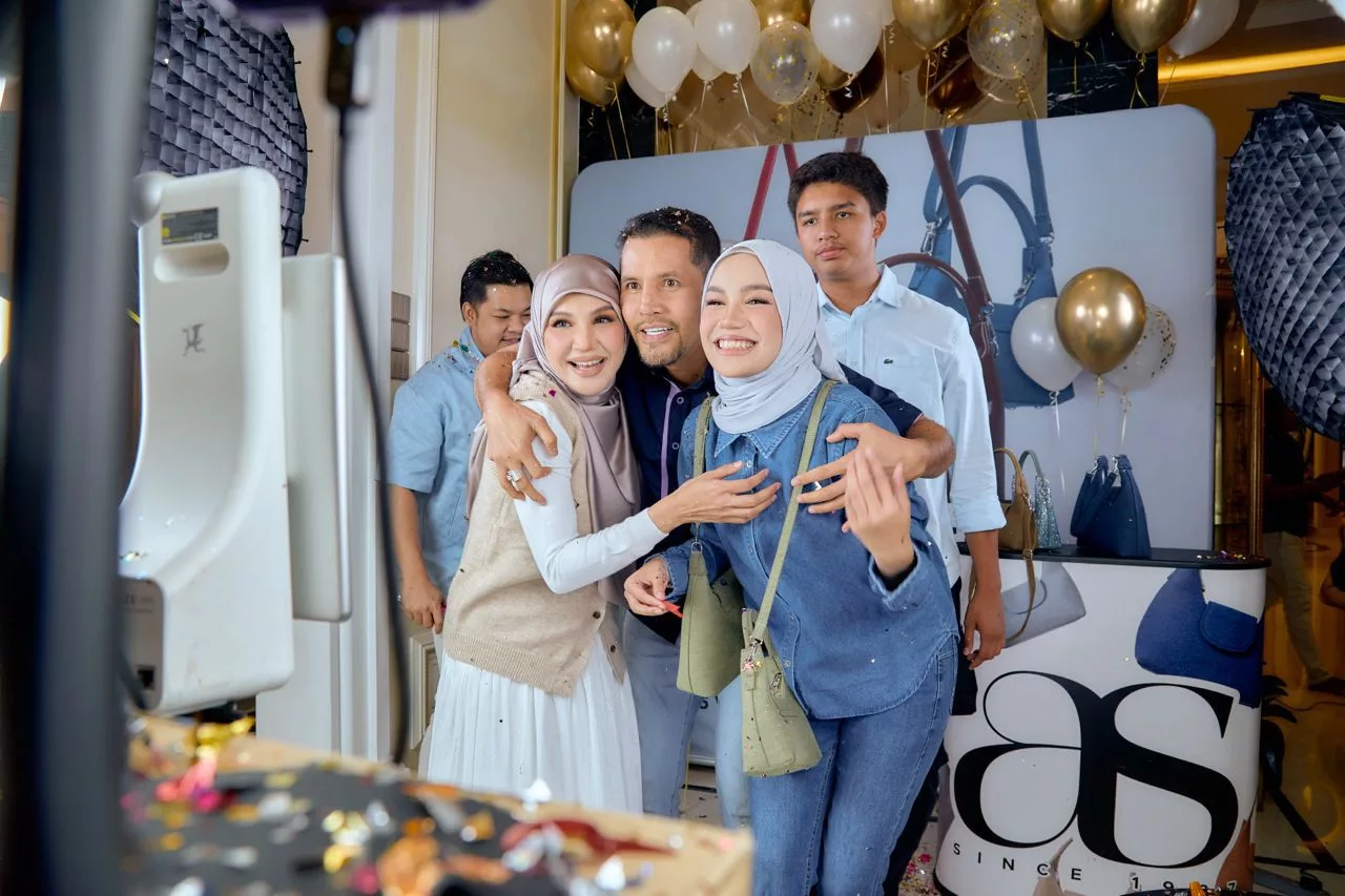 Aliff Syukri Capai Jualan Beg Terpantas Dalam Sejarah, Kaut RM1 Juta Dalam 2 Minit 32 Saat!