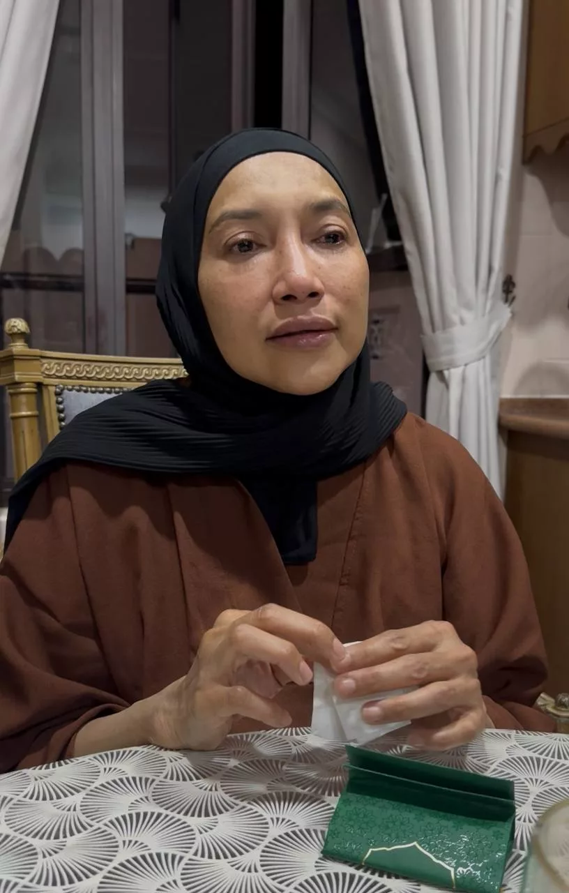 “Kini Saya Ada Ibu Sahaja…,” - Ziana Zain Anggap Arwah Abah Sebagai Pelindung, Mahu Adik Beradik Terus Kekal Bersatu 7 “Kini Saya Ada Ibu Sahaja…,” – Ziana Zain Anggap Arwah Abah Sebagai Pelindung, Mahu Adik Beradik Terus Kekal Bersatu
