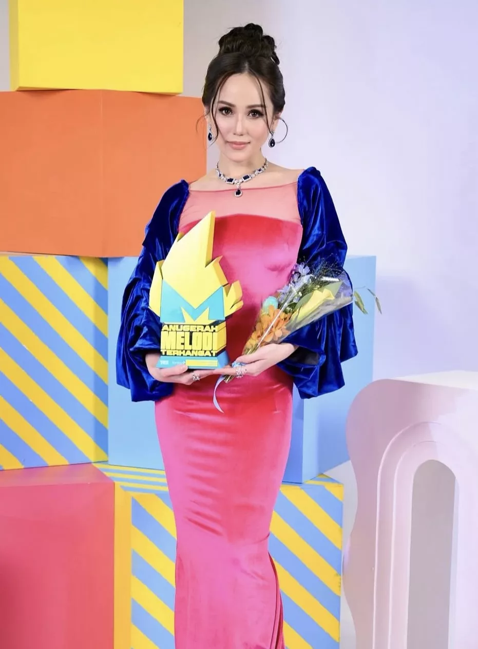 Daiyan Trisha ‘Takluk’ AMT 2025 Dengan Dua Trofi Terus! BASS Pula Menang Selebriti Couple Goals Terhangat