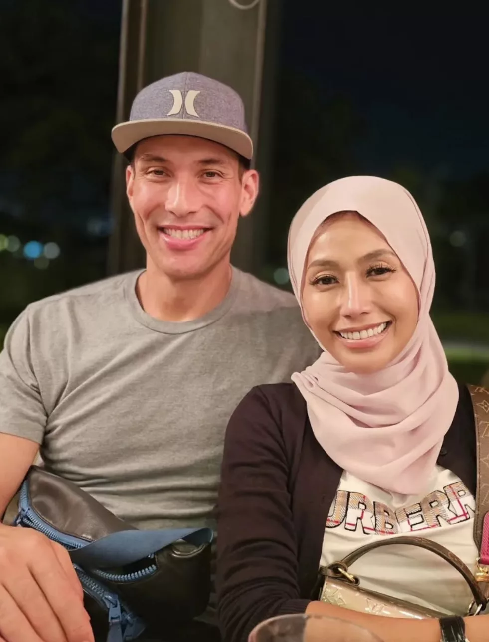 Lana Nodin Tersentuh, Suami Mualaf Ajak Ke Masjid Lepas Wayang – “Terima kasih Allah SWT…Teruskan Istiqamah, Hidayah Tu Mahal.”