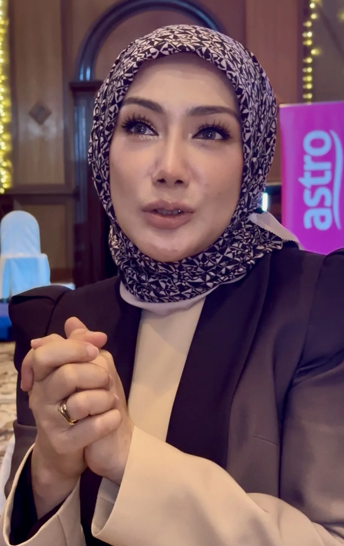 Erra Fazira Ulas Soal Tinjau Dewan, Isyarat Kahwin Semakin Hampir? – “Kawan-Kawan Pun Bagi Cadangan Lokasi Menarik.”