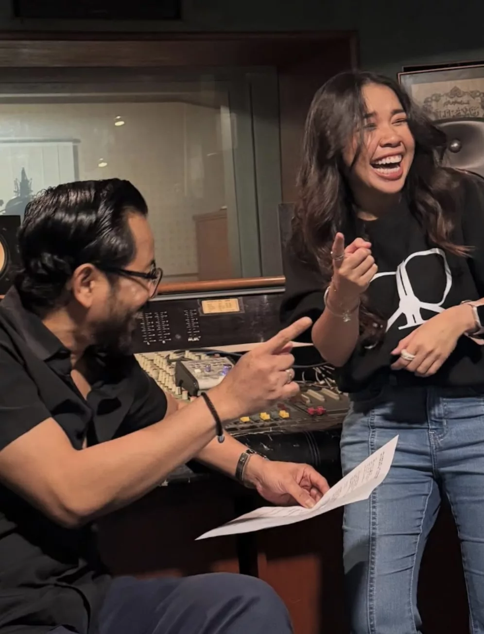 Ajai Umum Lagu Duet Dengan Nadeera! – “Awak Mempunyai Kawalan Sangat Baik Pada Nota Tinggi.”