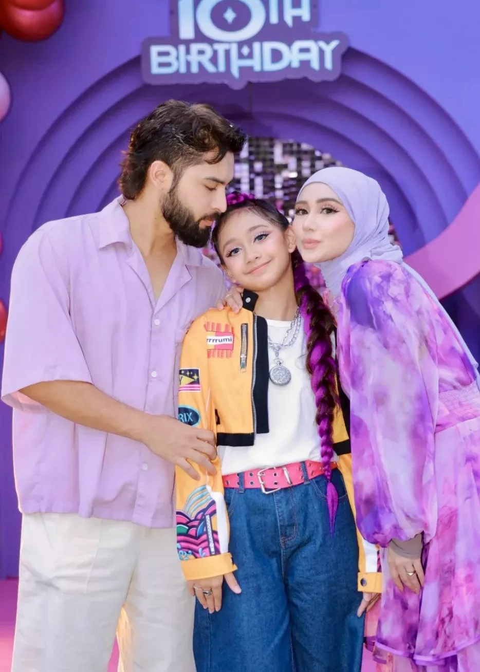 “Sekarang Ni Pun Kami Dah Bangga Dengan Dia,” – Wawa & Aeril Bersebab Beri Hadiah ‘Cash’ RM3,000 Dan Sebuah Kedai Buat Hayla