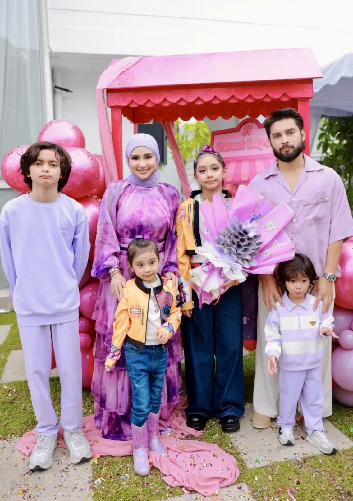 “Sekarang Ni Pun Kami Dah Bangga Dengan Dia,” – Wawa & Aeril Bersebab Beri Hadiah ‘Cash’ RM3,000 Dan Sebuah Kedai Buat Hayla