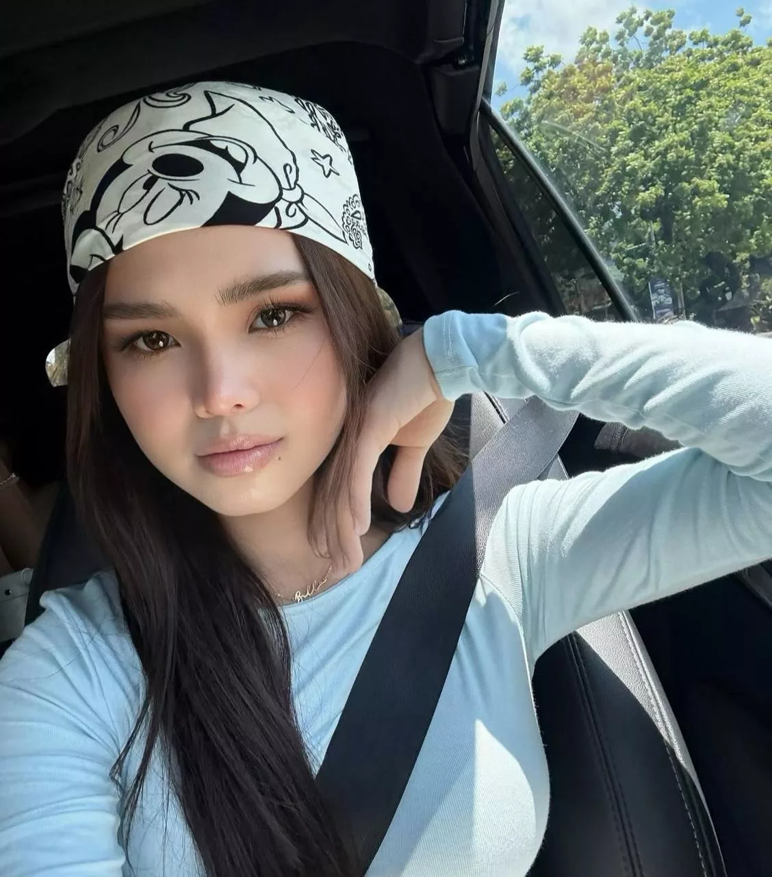 Pembantu Peribadi Pertahan Tindakan Bella Astillah Ketika Sampaikan Anugerah – “Dia Gigil Sebab Dia Trauma.”