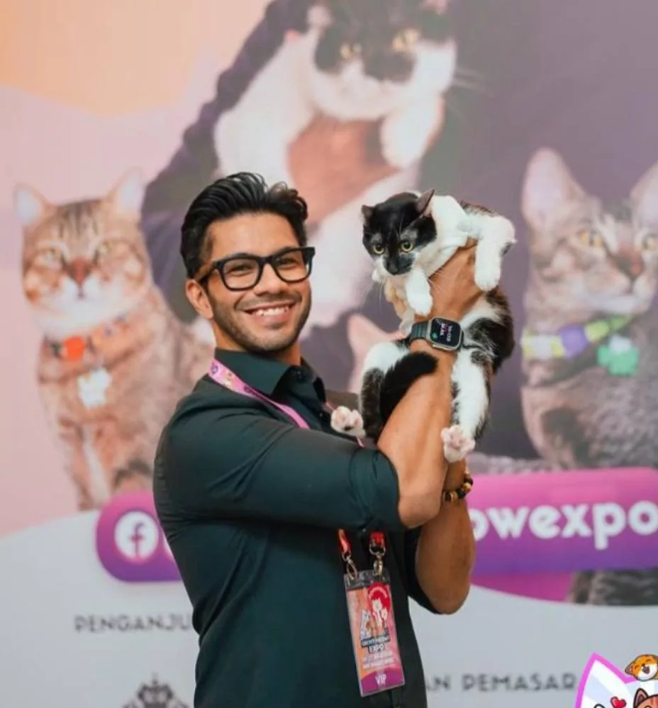 Mustaqim Bahadon Syukur Rezeki Tak Pernah Putus, Bela Kucing Dibakar Manusia Kejam – “Kulitnya Mati & Tiada Telinga.”