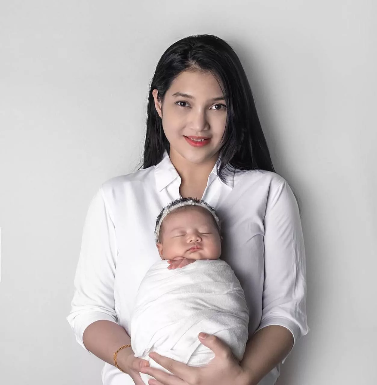 “Daripada Cari Desserts Manis-Manis…,” – Datin Atikah Suhaime Reward Diri Dengan Emas, Ganjaran Lepas Bersenam