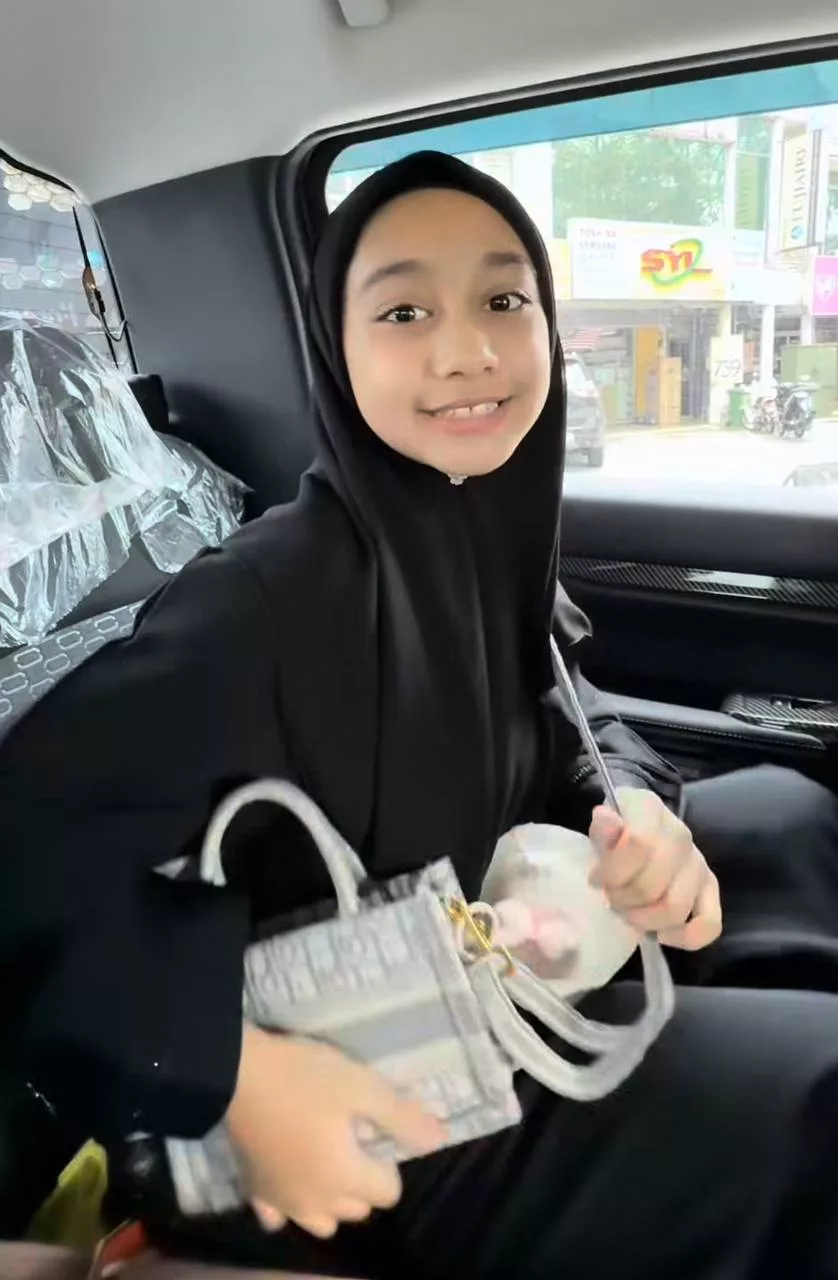 Hayla Dah Beli TV Pakai Duit Hari Jadi, Siap Belanja Kek & Makanan! – “Tak Sangka Kecil-Kecil Lagi Punyai Jiwa Yang Besar.”