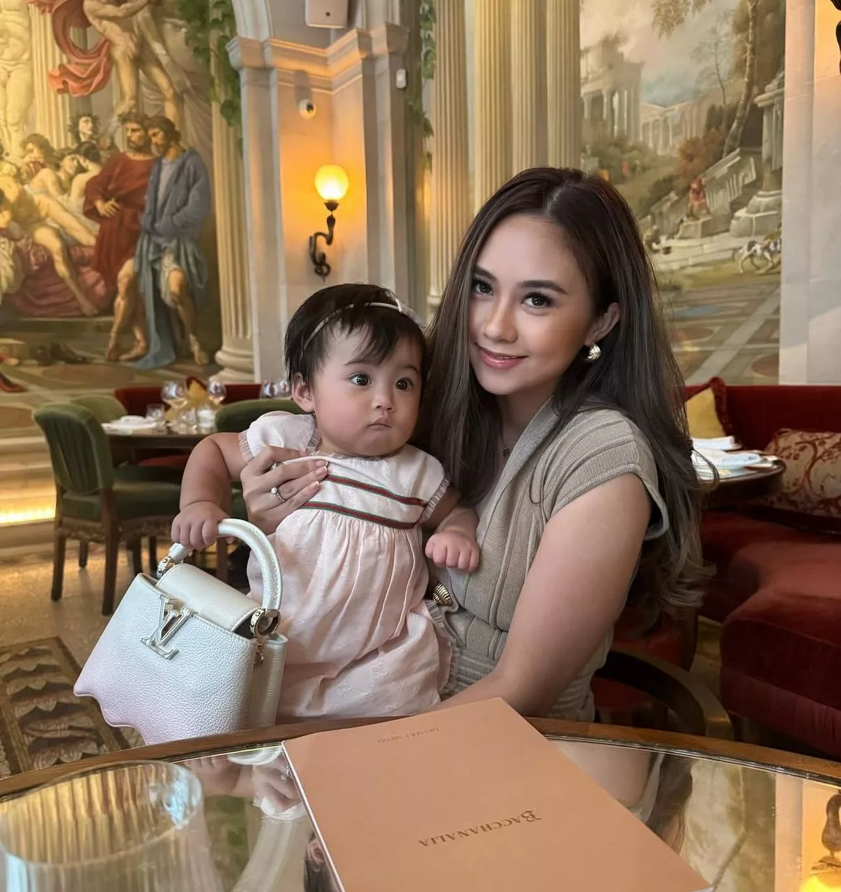 “Nak Edit Muka Jadi Bujur, Tiga Segi, Macam Alien Atau Filter 10 Inci Ke, Suka Hatilah,” – Intan Najuwa