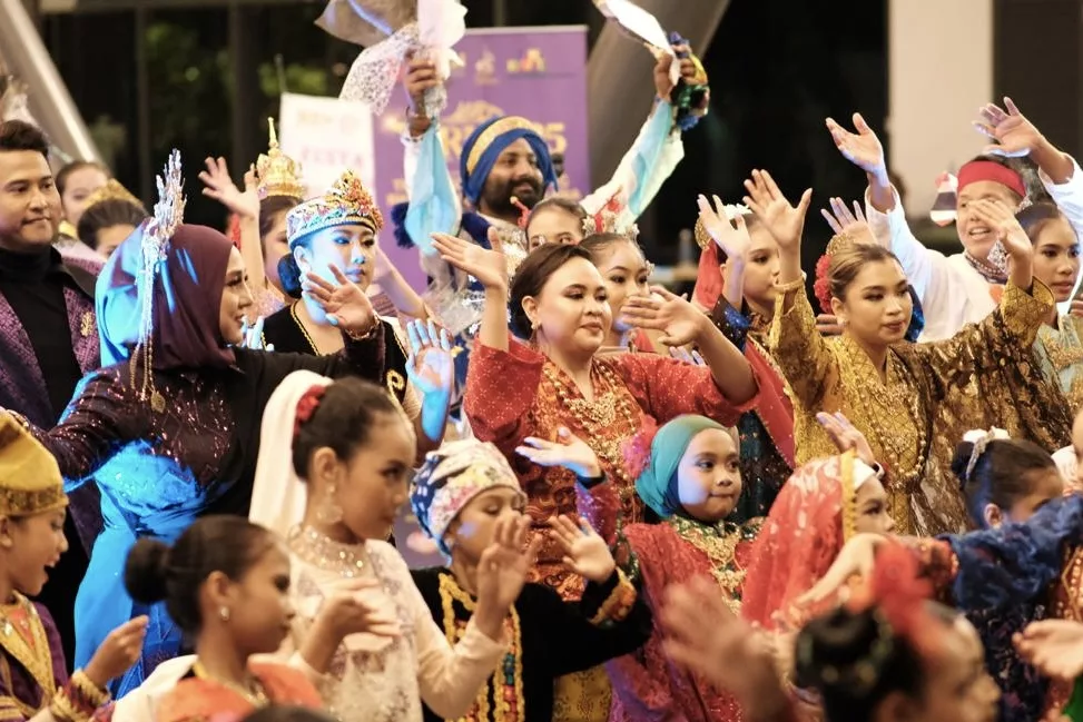 Usaha Noraniza Idris, Teruskan Misi Perkasakan Warisan Malaysia ke Pentas Dunia 15 Usaha Noraniza Idris, Teruskan Misi Perkasakan Warisan Malaysia ke Pentas Dunia