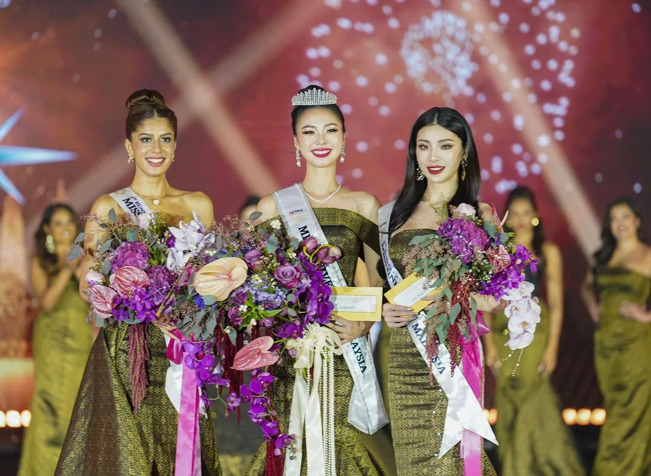 Chloe Lim Cipta Sejarah Peribadi, Dinobat Miss Universe Malaysia 2025!