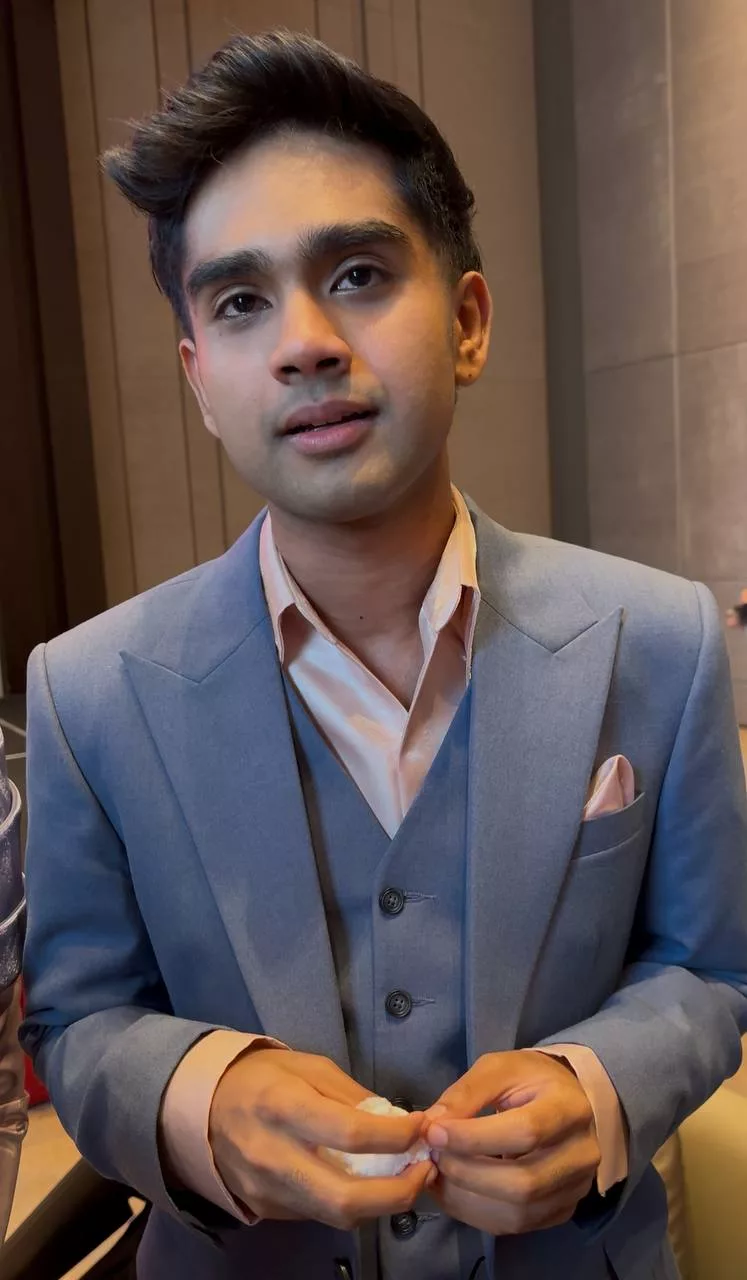 “Hubungan Akrab Kami Sangat Luar Biasa,” – Irfan Sebak Di Sisi Amira Othman, Tumpang Gembira Kakak Bakal Berkahwin