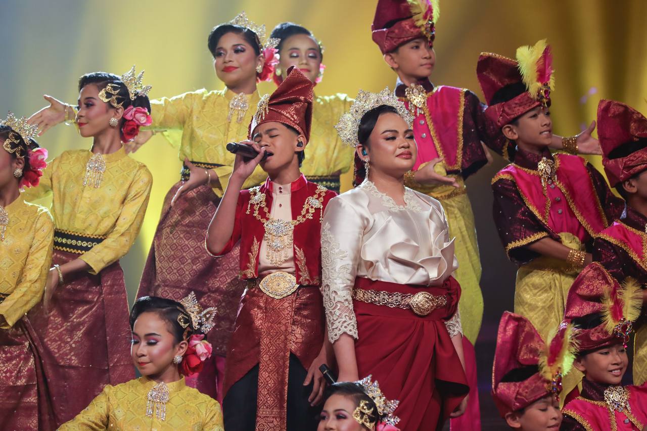 “Jantung Saya Ibarat Sudah Jatuh…,” - Amad Tetap Teruskan Persembahan ‘Live’ Selepas Jatuh Pengsan, Ini Penjelasan Siti Sairah 8 “Jantung Saya Ibarat Sudah Jatuh…,” – Amad Tetap Teruskan Persembahan ‘Live’ Selepas Jatuh Pengsan, Ini Penjelasan Siti Sairah