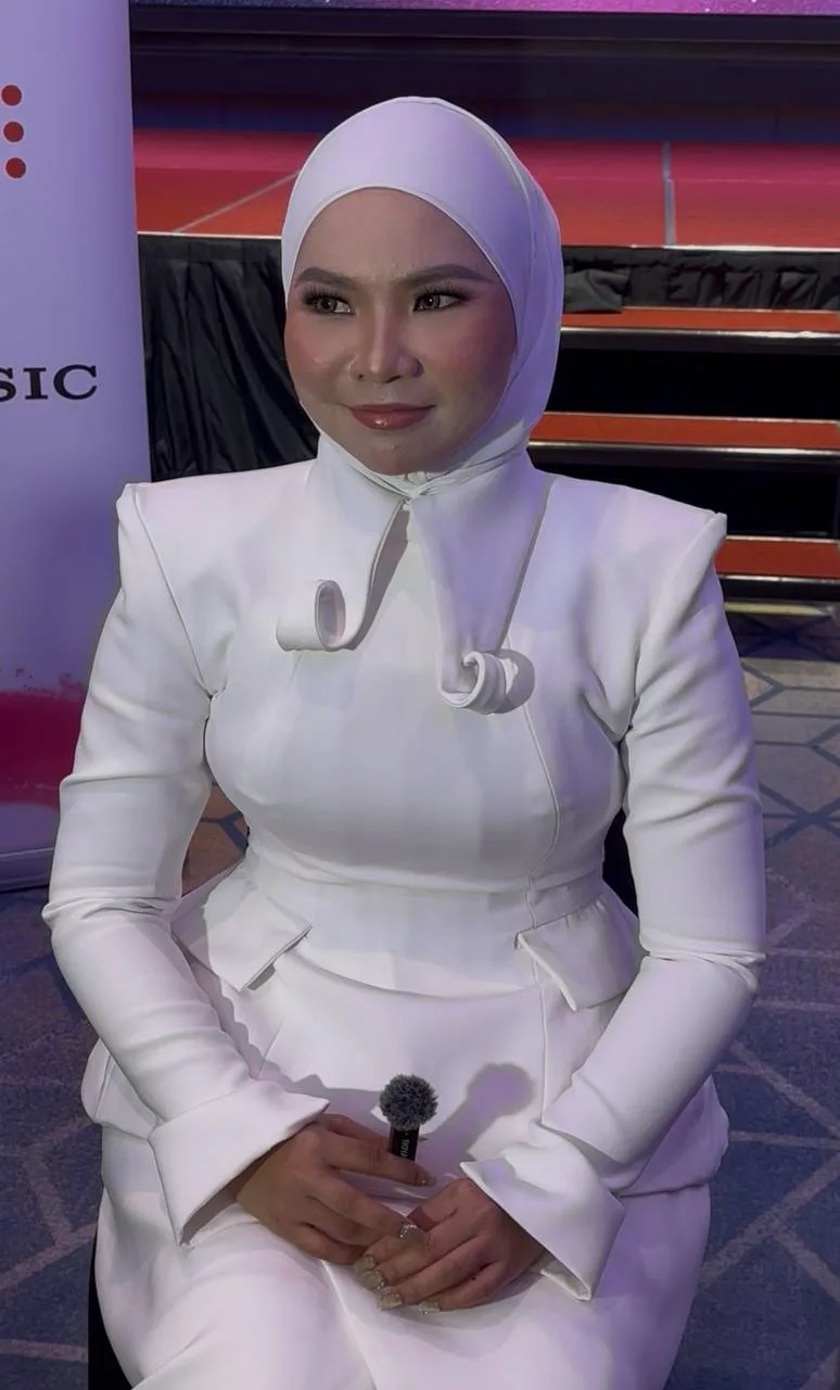 Nyanyi Dengan Ilmu & Bukan Hanya Menjerit, Aina Abdul Dah Jangka Kemenangan Di AIM24 Bakal Dipertikai 8 Nyanyi Dengan Ilmu & Bukan Hanya Menjerit, Aina Abdul Dah Jangka Kemenangan Di AIM24 Bakal Dipertikai