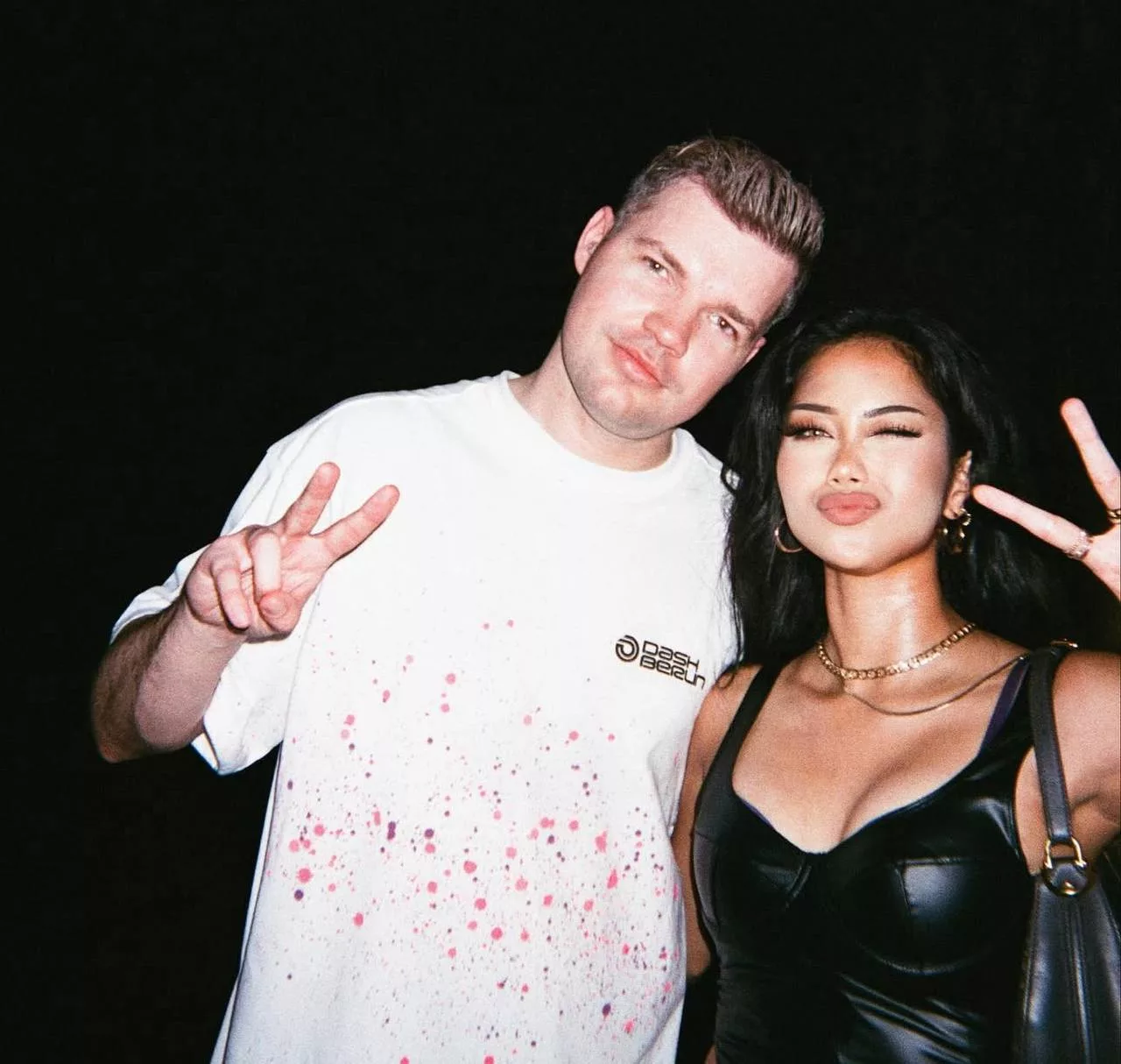 “Awak Sangat Cantik…,” – Sabronzo Akhirnya Kongsi Foto Nikah Dengan DJ Dash Berlin, Netizen & Rakan Artis Ucap Tahniah