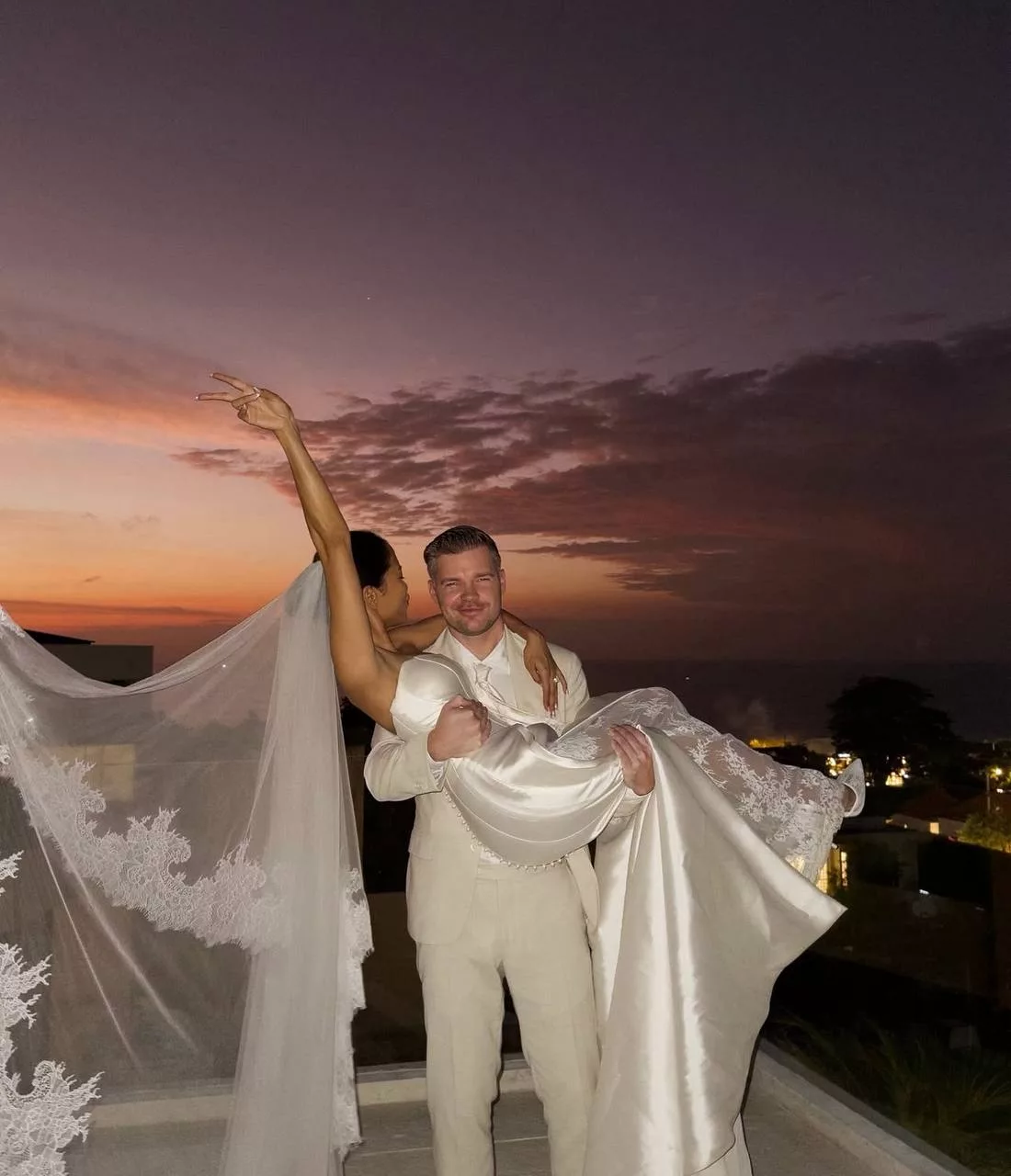 “Awak Sangat Cantik…,” – Sabronzo Akhirnya Kongsi Foto Nikah Dengan DJ Dash Berlin, Netizen & Rakan Artis Ucap Tahniah