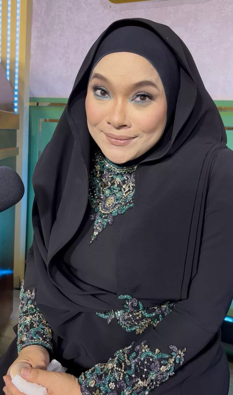 Nora Ariffin Ulas Isu Hijab Anak, Ajak Fokus Pada Gaza - “Kami Ambil Maklum Segala Teguran Baik Dan Membina.” 9 Nora Ariffin Ulas Isu Hijab Anak, Ajak Fokus Pada Gaza – “Kami Ambil Maklum Segala Teguran Baik Dan Membina.”