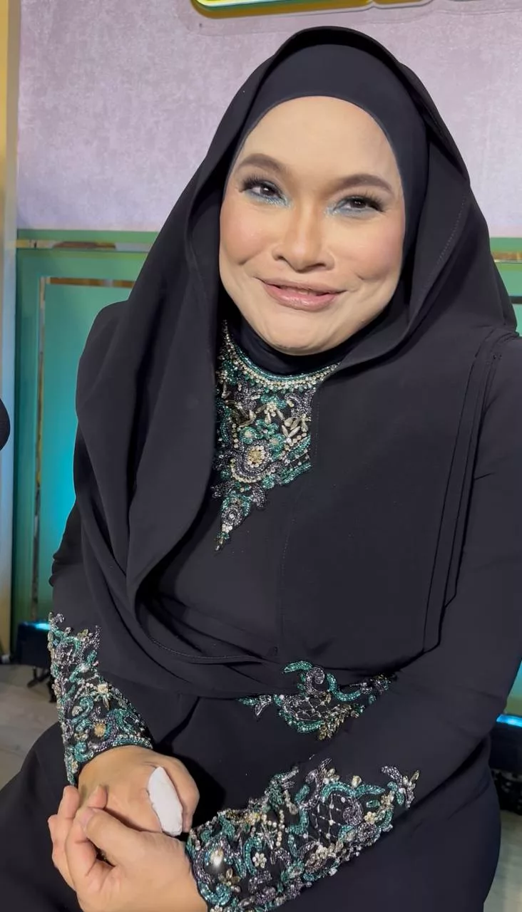 Nora Ariffin Ulas Isu Hijab Anak, Ajak Fokus Pada Gaza - “Kami Ambil Maklum Segala Teguran Baik Dan Membina.” 8 Nora Ariffin Ulas Isu Hijab Anak, Ajak Fokus Pada Gaza – “Kami Ambil Maklum Segala Teguran Baik Dan Membina.”