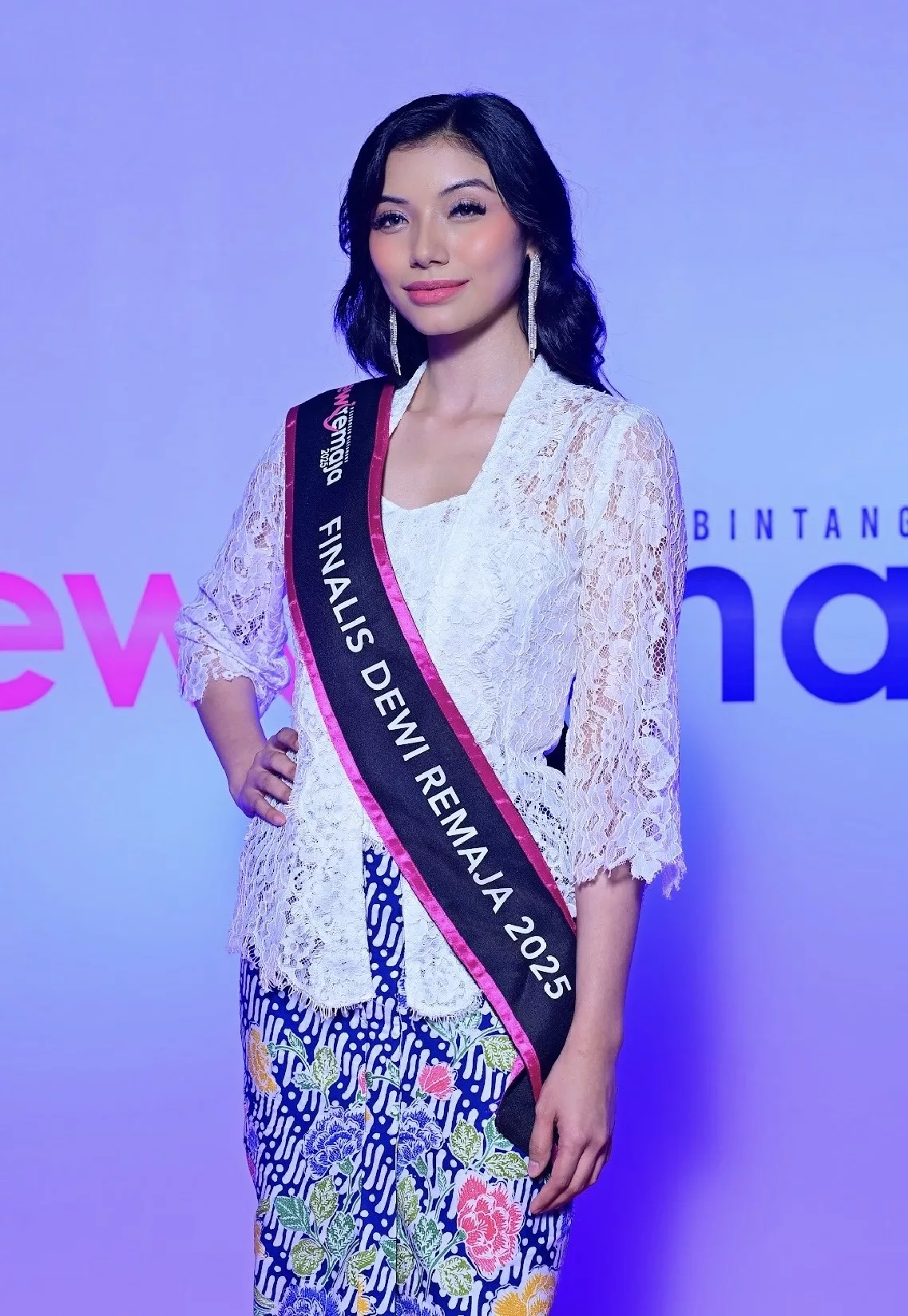 “Dalam Keluarga, Dia Saja Yang Berminat Dalam Seni,” – Anak Jadi Finalis Dewi Remaja 2025, Suriati Baharom Syukur Bangga