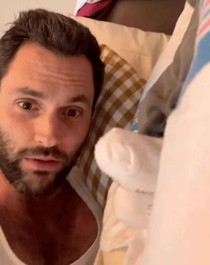 Pelakon Siri Terkenal YOU, Penn Badgley Umum Berita Kelahiran Anak Kembar Lelaki