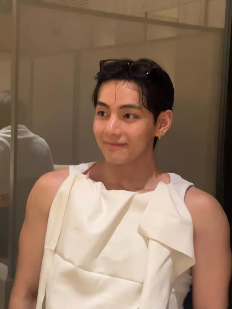 V BTS Dinobat Lelaki Paling Tampan Dunia 2025 3 V BTS Dinobat Lelaki Paling Tampan Dunia 2025