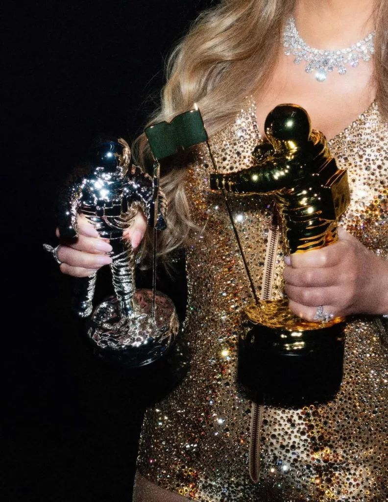 Mariah Carey Raih Trofi Pertama MTV VMA Selepas 35 Tahun Bergelar Penyanyi